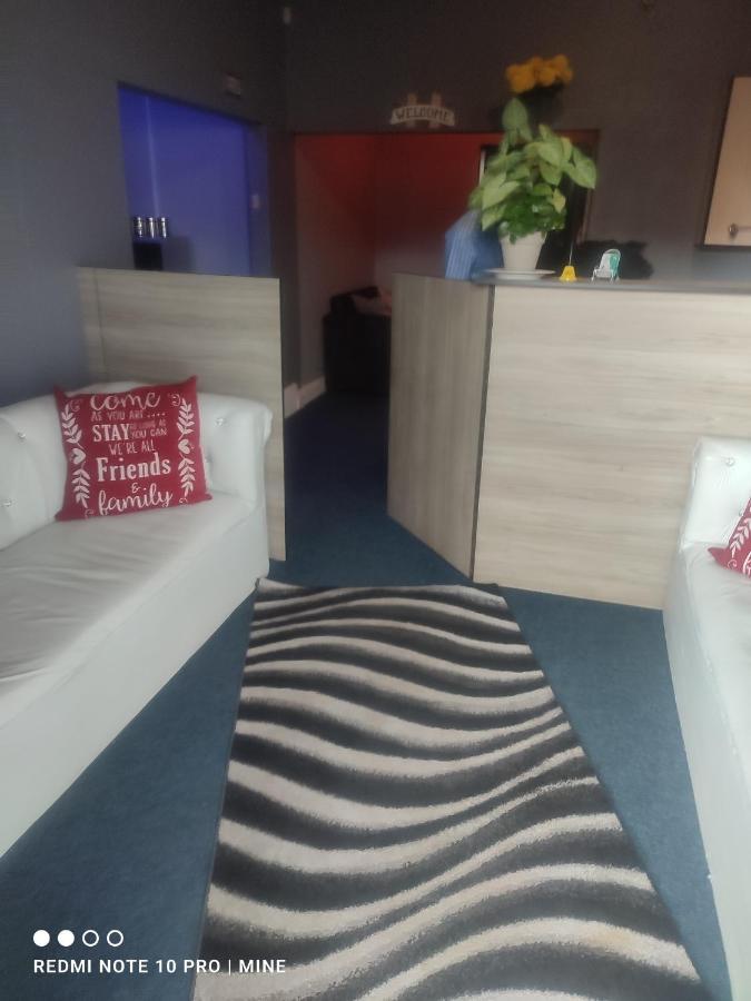 The Croc Guest House スプリングズ エクステリア 写真